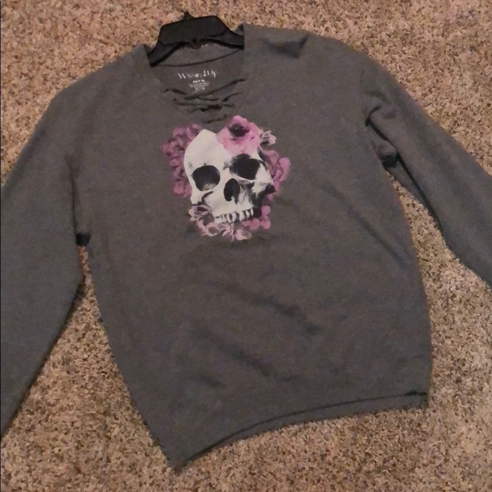 Women’s Skull Sweatshirt Medium